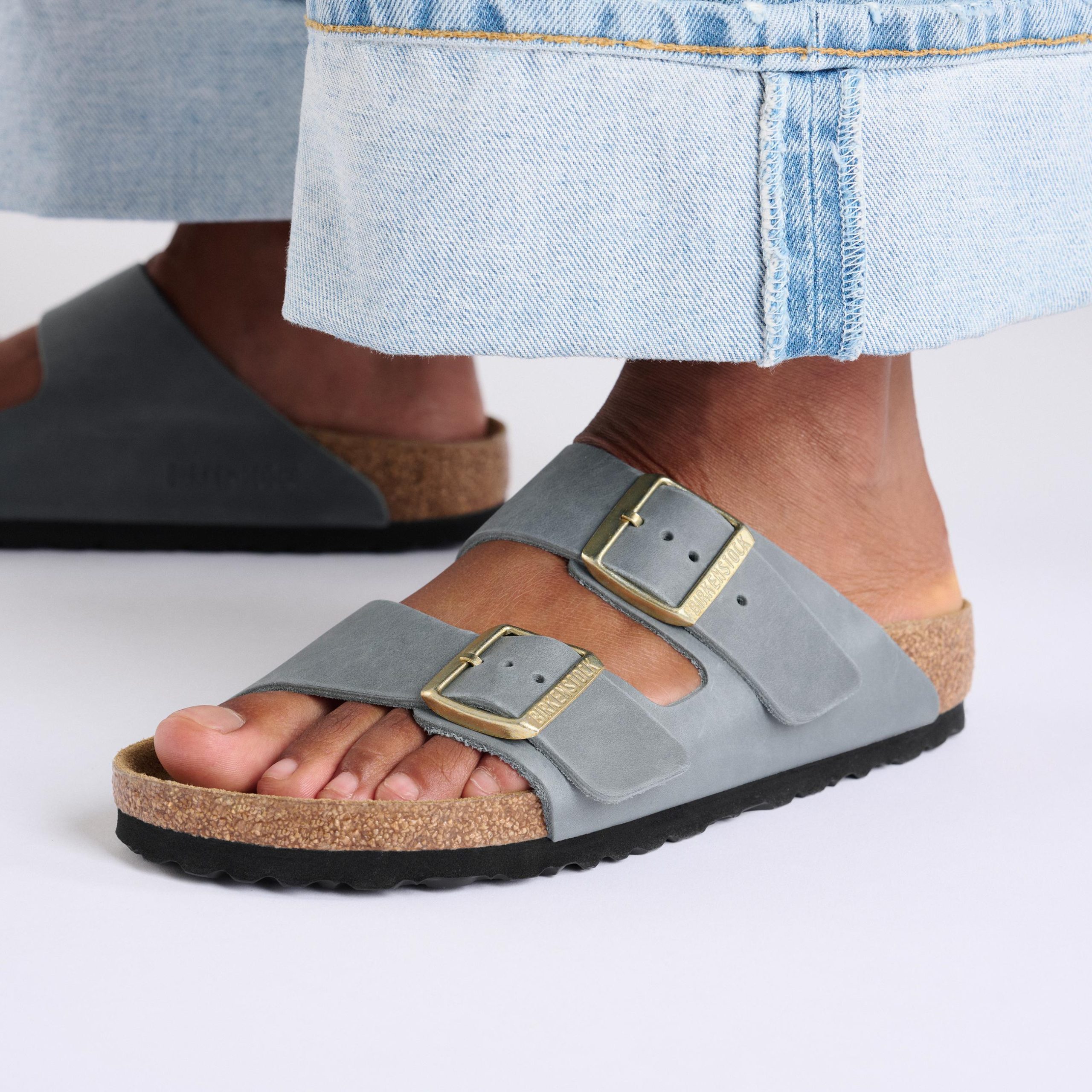 Arizona Basalt Grey Oiled Leather - Image 5